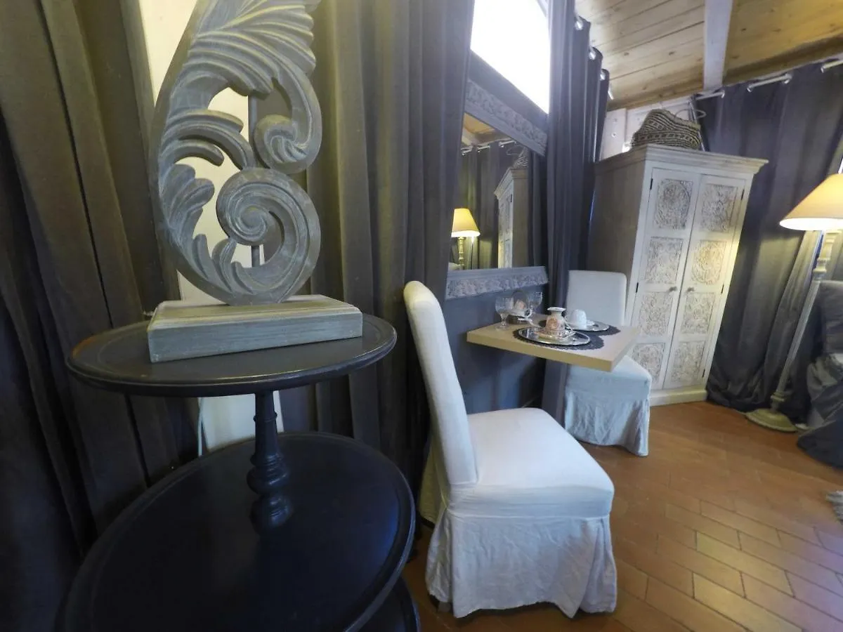 Bed & Breakfast Les Chambres De Amelie Italy