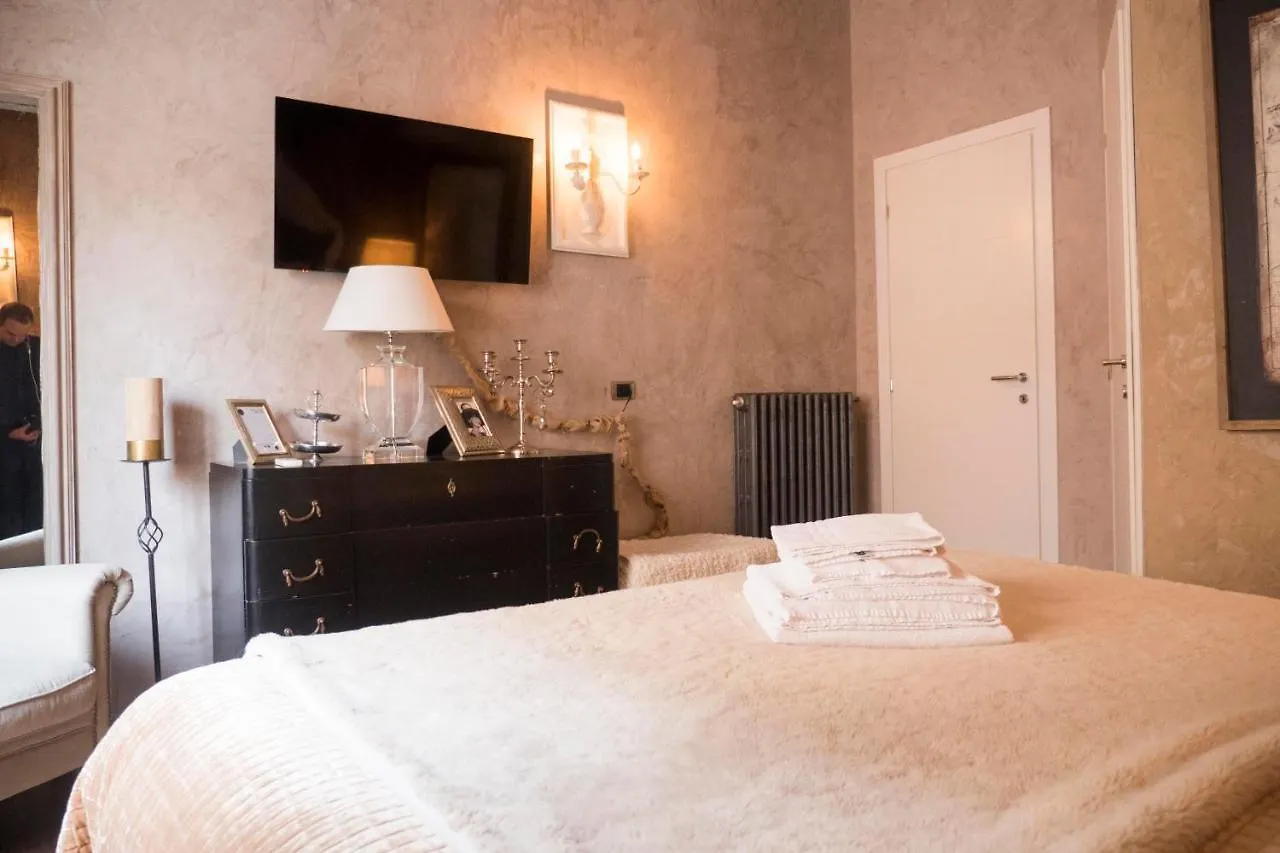 Les Chambres De Amelie 0*, Bologna