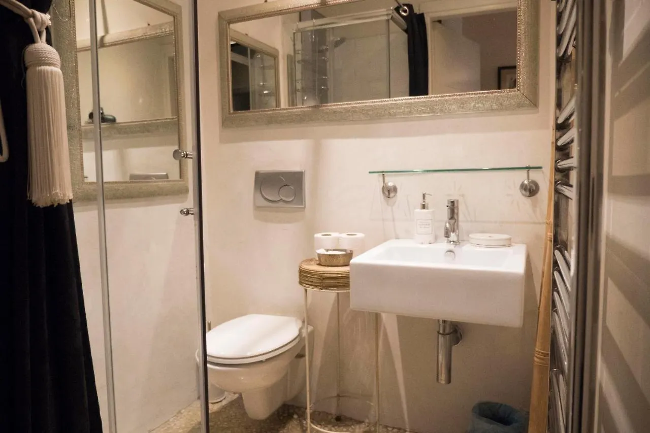 Les Chambres De Amelie 0*, Bologna Italy