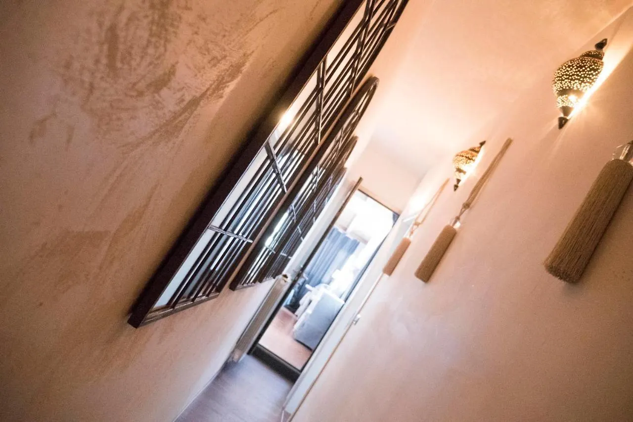 Les Chambres De Amelie 0*, Bologna