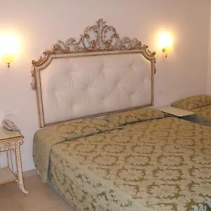 Residenza Due Torri Check In Presso Vicolo Cattani 7 Μπολόνια